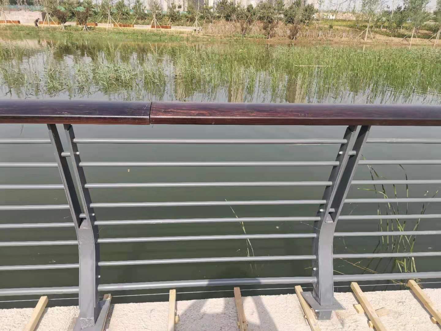 新余市桥梁防撞护栏桥梁护栏 - 一站式服务